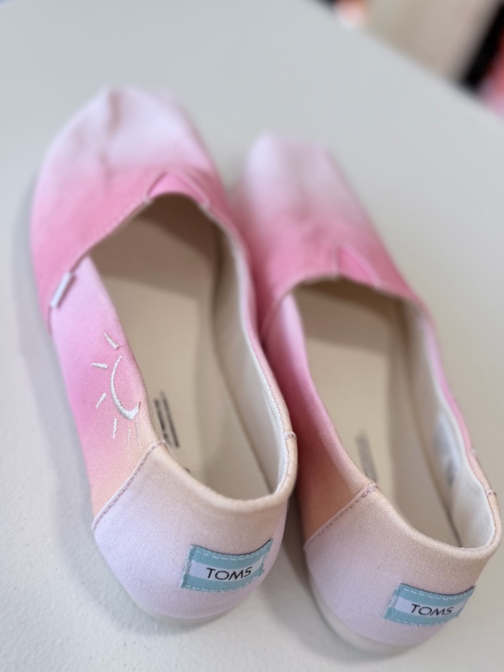 TOMS Pink Ombre Slip-On Flats | Women’s Size 9